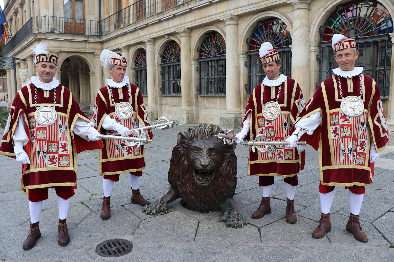 Fotos: Los maceros reales de León, historia viva del Reino