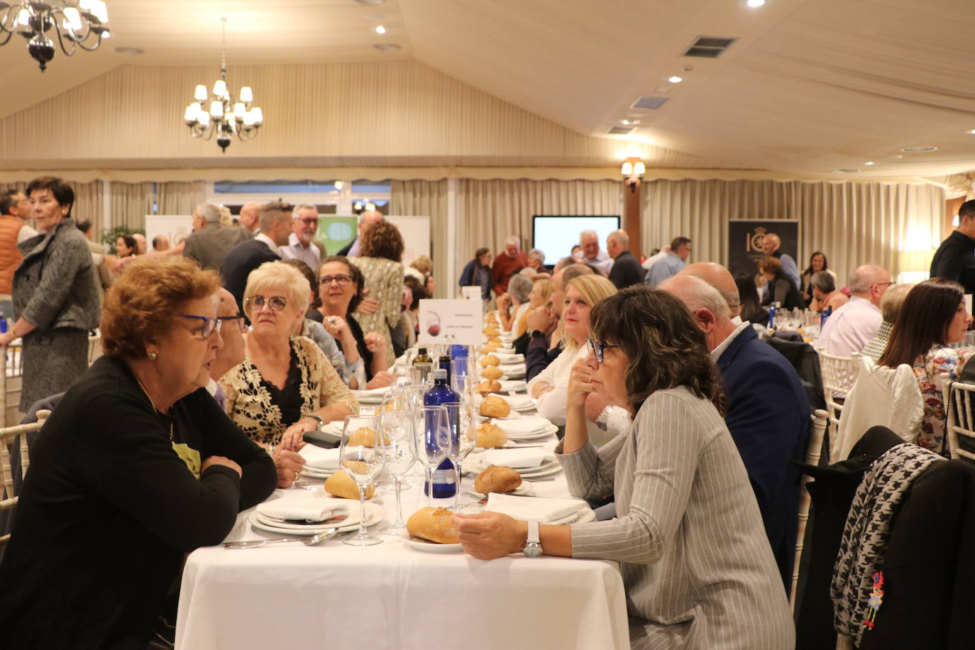 Más de 250 personas participan enuna cena en el Hotel Santiago león para arropar a Urbano González en su lucha contra la ELA.