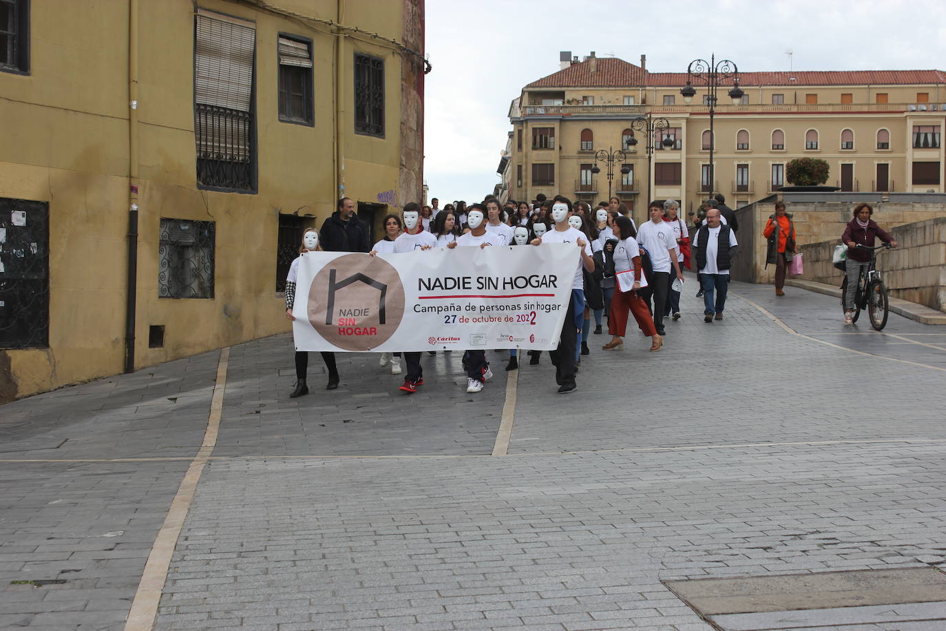 El acto 'Fuera de cobertura' que se ha celebrado este jueves en León dentro de la campaña 'Nadie Sin Hogar 2022'.