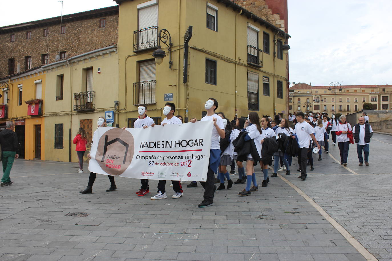 El acto 'Fuera de cobertura' que se ha celebrado este jueves en León dentro de la campaña 'Nadie Sin Hogar 2022'.