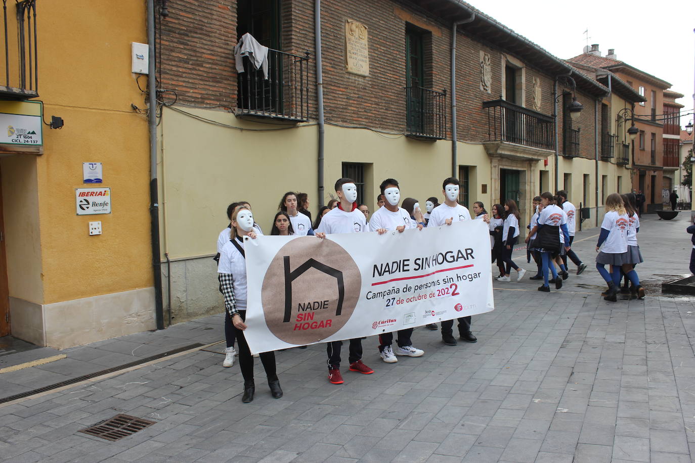 El acto 'Fuera de cobertura' que se ha celebrado este jueves en León dentro de la campaña 'Nadie Sin Hogar 2022'.