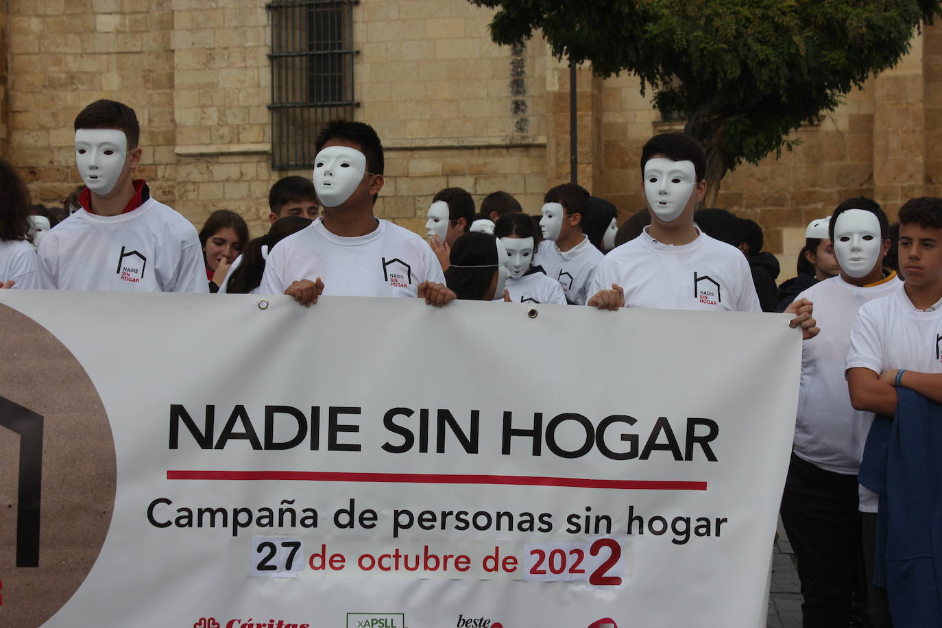 El acto 'Fuera de cobertura' que se ha celebrado este jueves en León dentro de la campaña 'Nadie Sin Hogar 2022'.