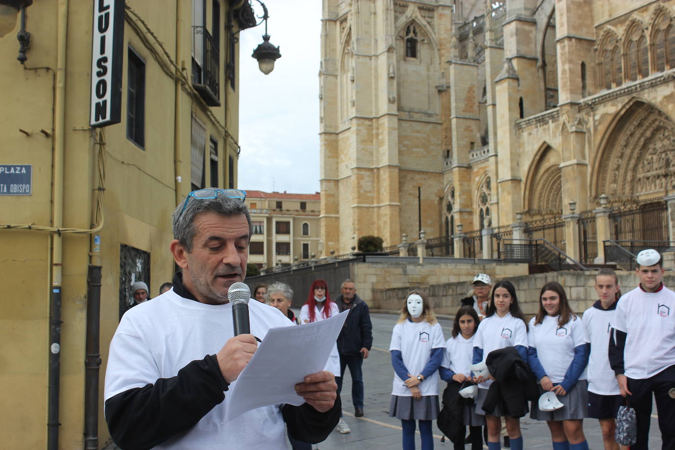 El acto 'Fuera de cobertura' que se ha celebrado este jueves en León dentro de la campaña 'Nadie Sin Hogar 2022'.