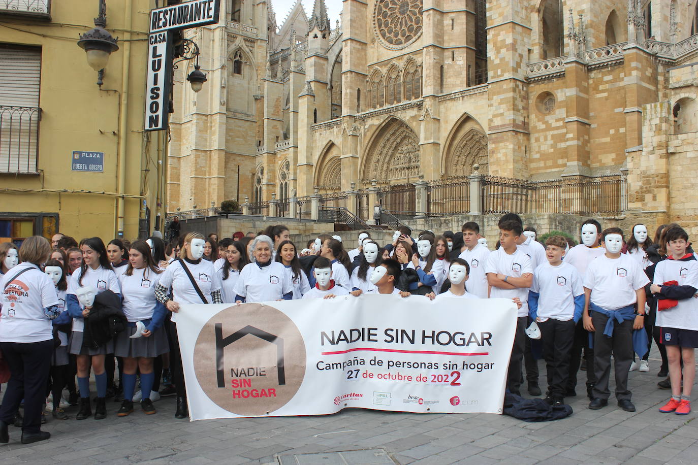 El acto 'Fuera de cobertura' que se ha celebrado este jueves en León dentro de la campaña 'Nadie Sin Hogar 2022'.