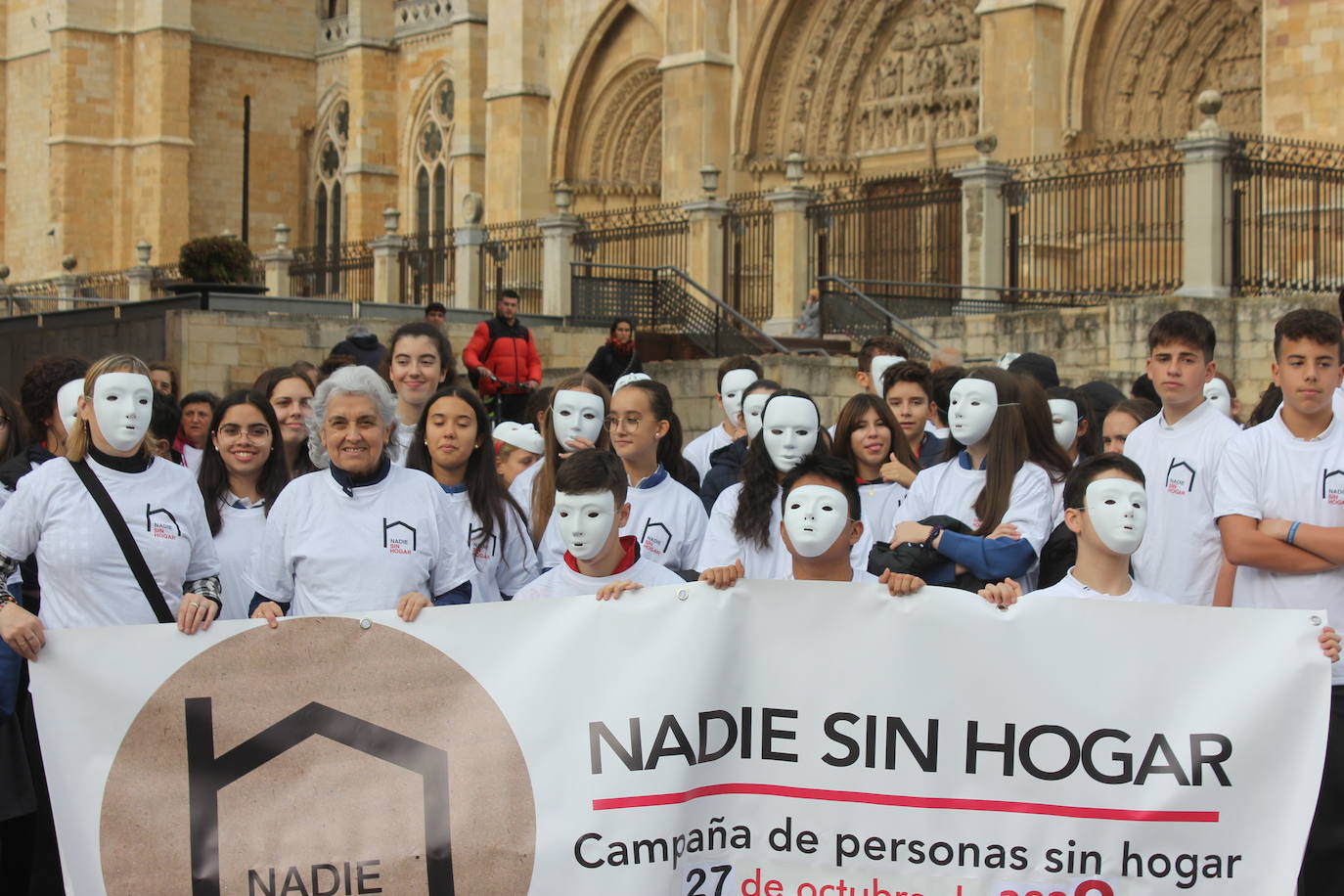 El acto 'Fuera de cobertura' que se ha celebrado este jueves en León dentro de la campaña 'Nadie Sin Hogar 2022'.