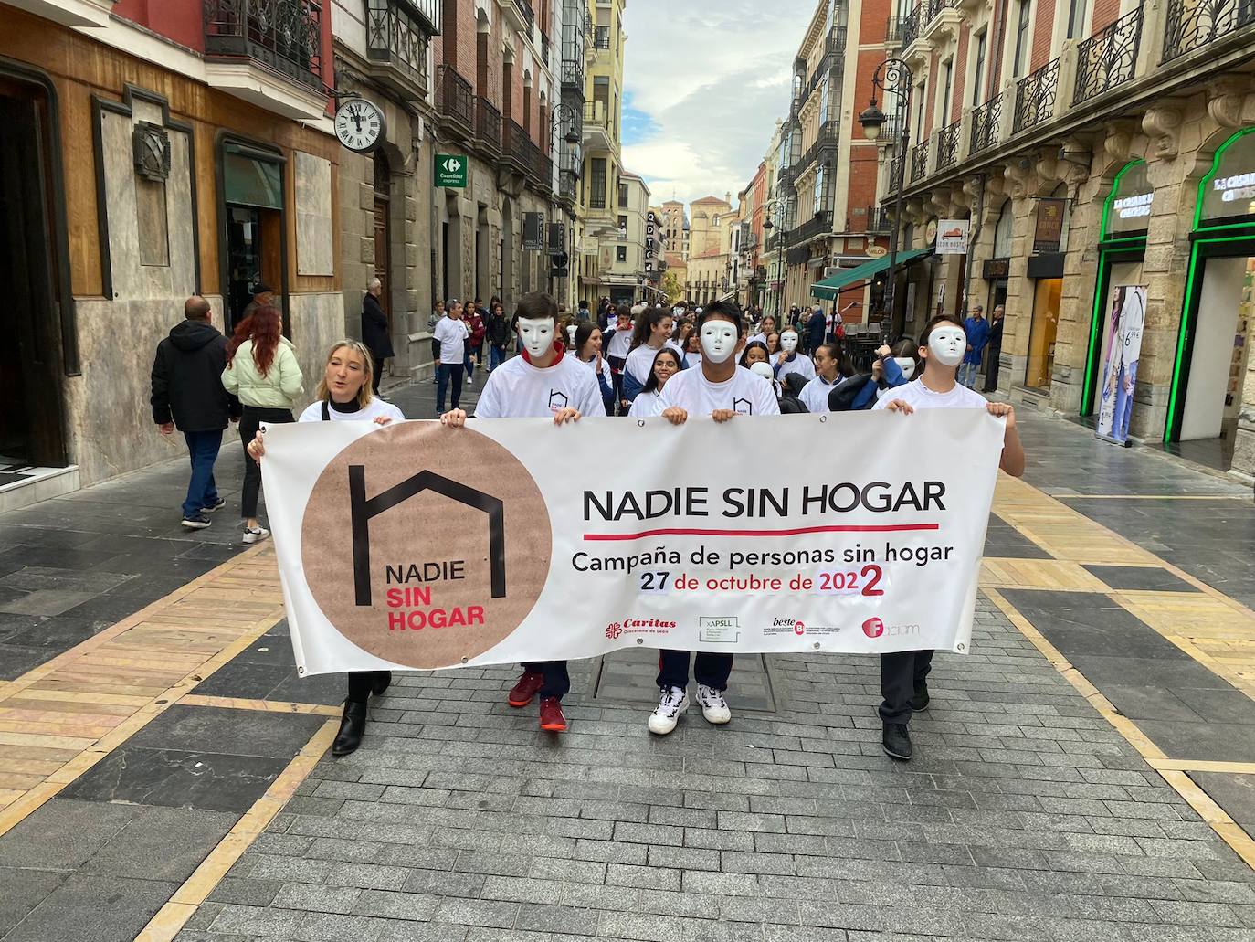 El acto 'Fuera de cobertura' que se ha celebrado este jueves en León dentro de la campaña 'Nadie Sin Hogar 2022'.