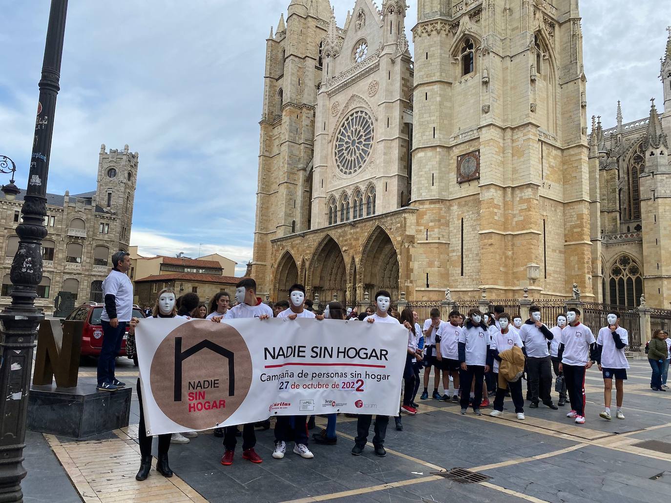 El acto 'Fuera de cobertura' que se ha celebrado este jueves en León dentro de la campaña 'Nadie Sin Hogar 2022'.