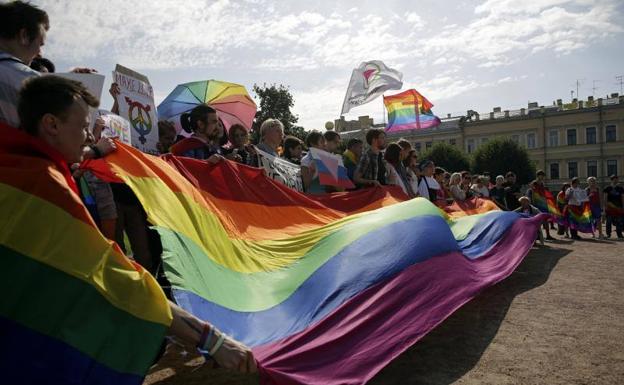 Rusia endurece la ley que prohíbe la propaganda LGTBI