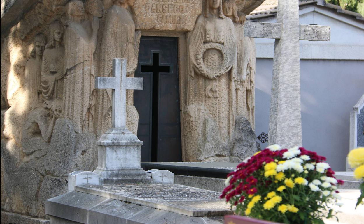 El cementerio de León acogerá a miles de personas durante la jornada festiva del próximo martes.