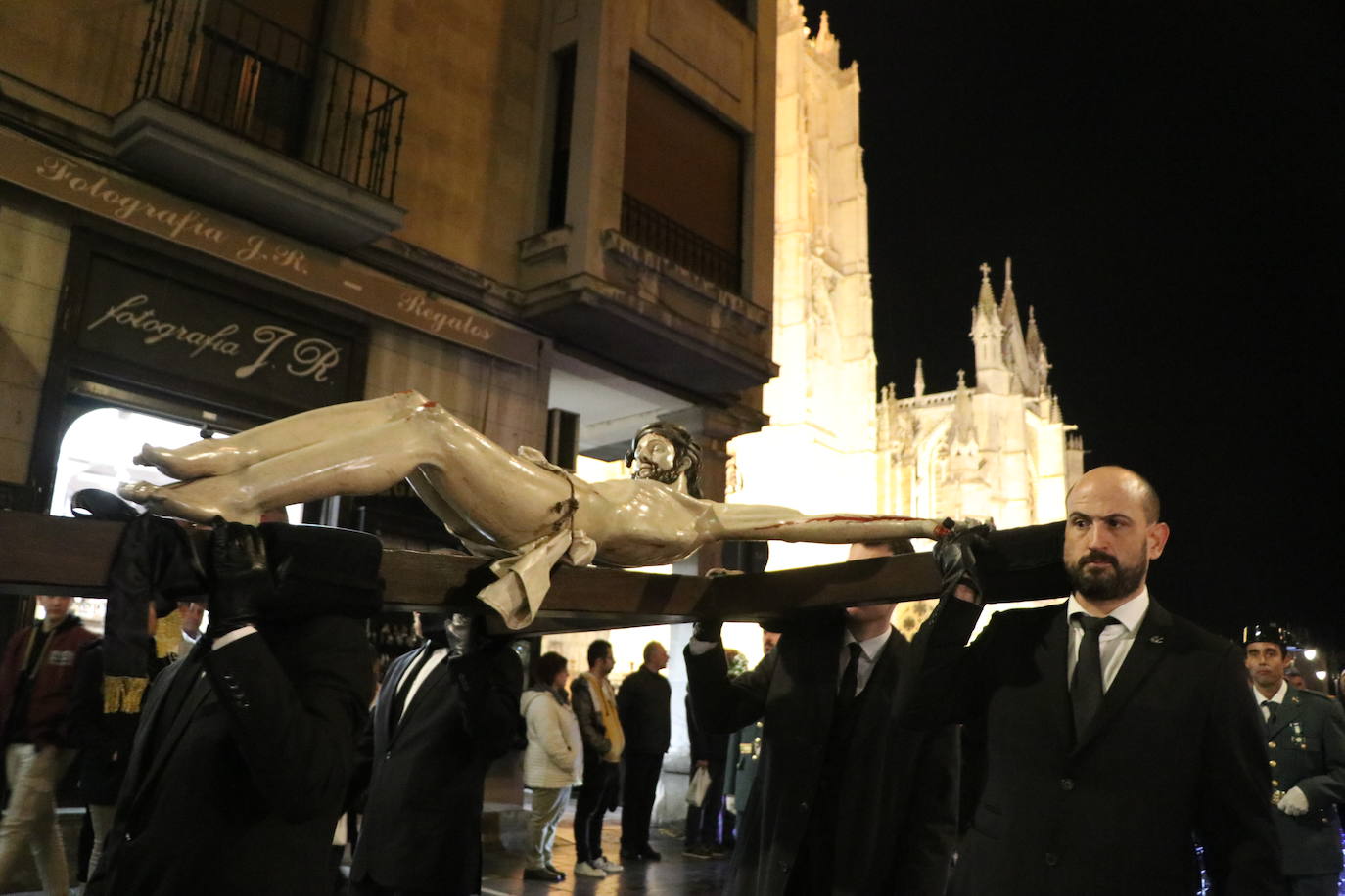 Fotos: Traslado procesional del Santo Cristo del Desenclavo