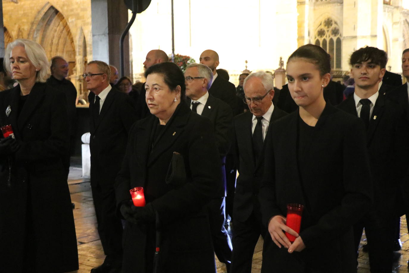 Fotos: Traslado procesional del Santo Cristo del Desenclavo