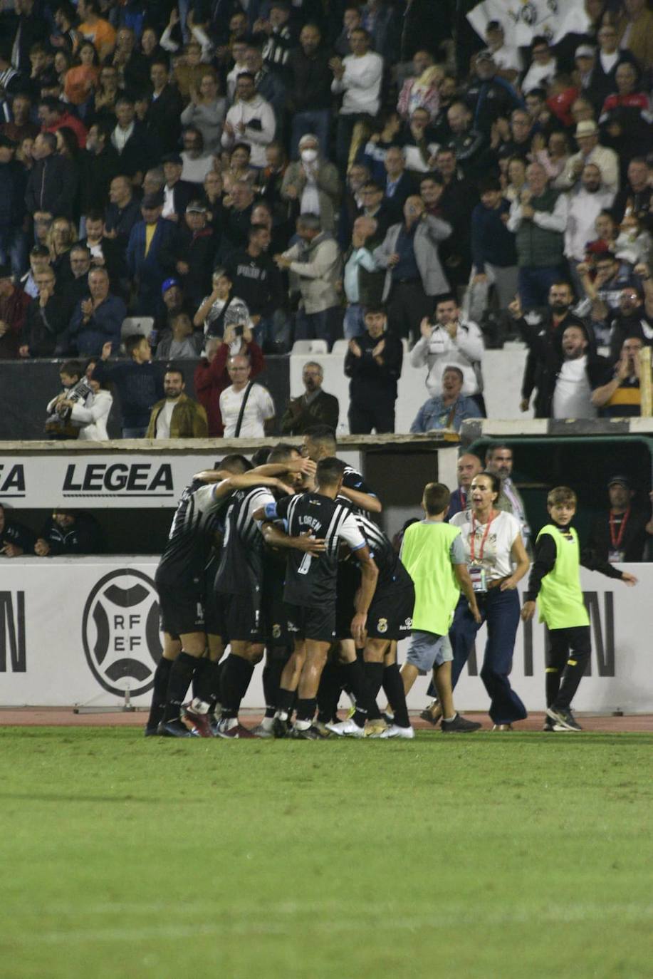 Partido correspondiente a la jornada 10 de la Primera RFEF.