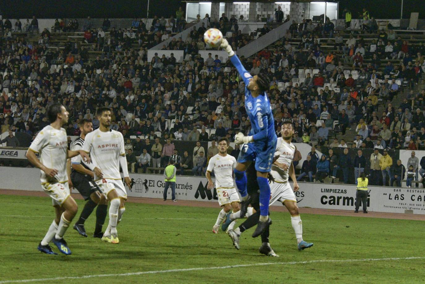 Partido correspondiente a la jornada 10 de la Primera RFEF.