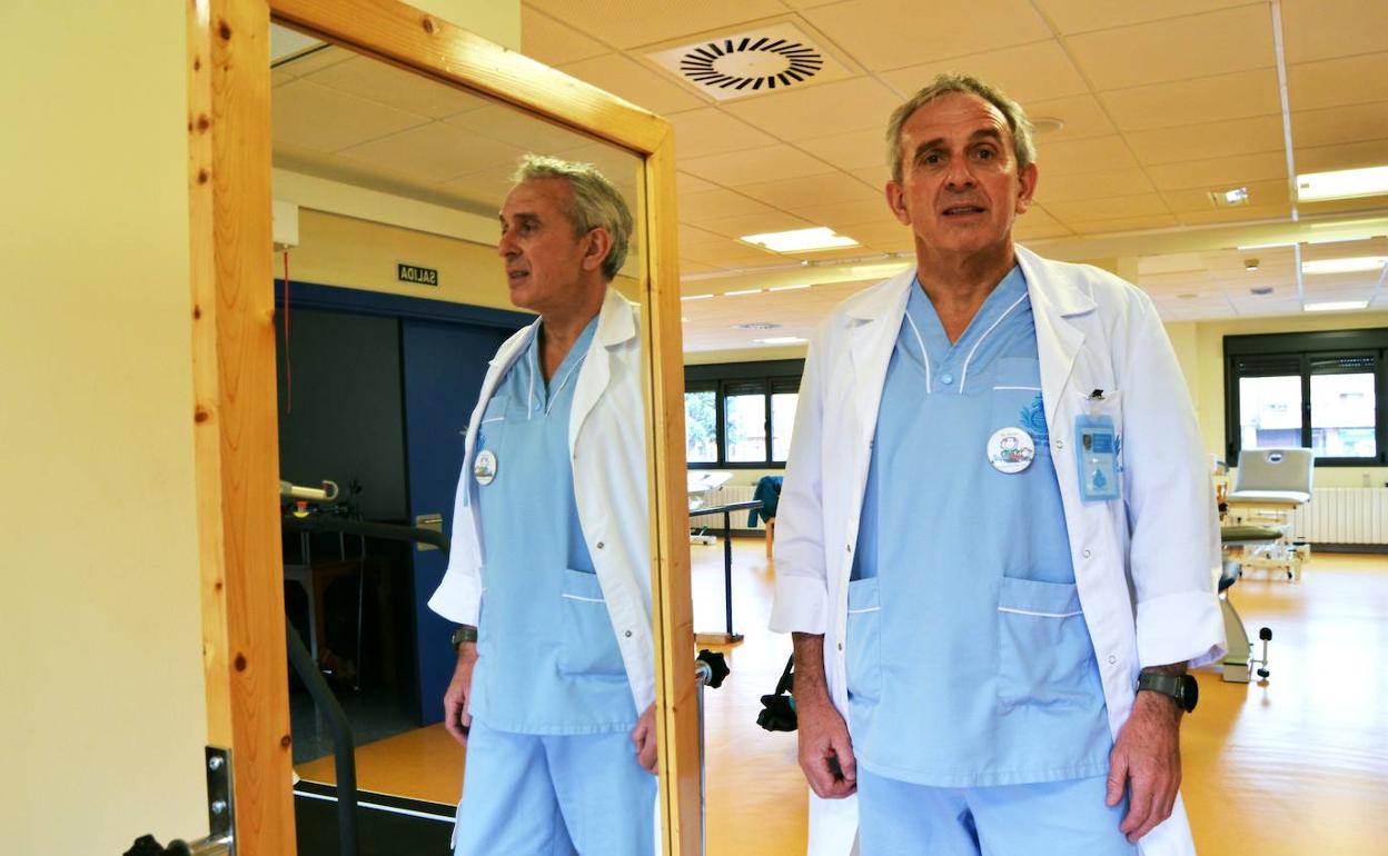 El responsable del Servicio de Rehabilitación, el doctor Alcoba.