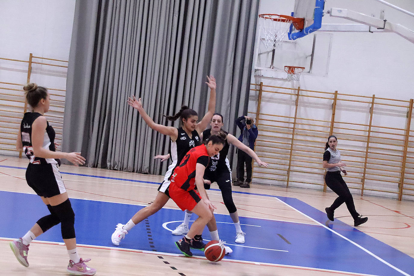 Partido correspondiente a la jornada 5 de la Liga Femenina 2.