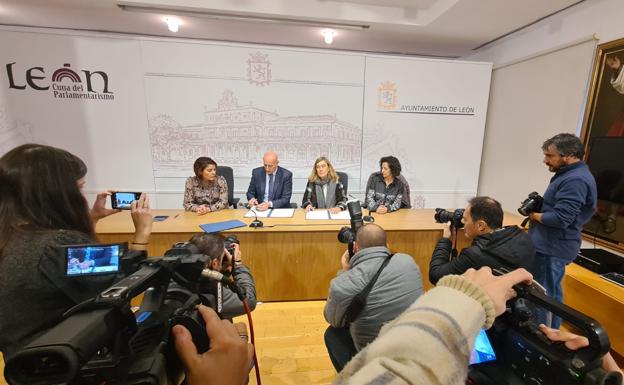 Rueda de prensa en el Ayuntamiento de León.