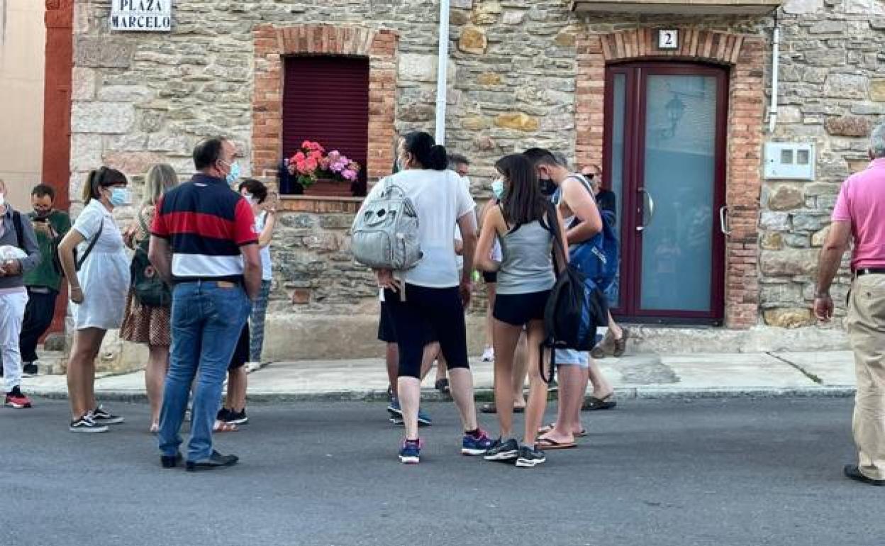 Cistierna salió a la calle para denunciar la actitud de un okupa en la localidad.