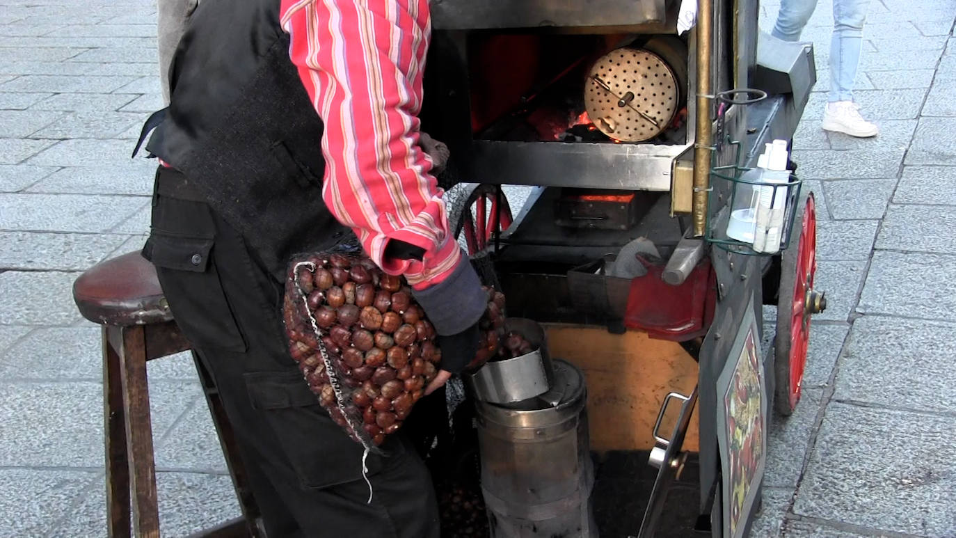 Ángel no entiende de inflacción y la venta de las castañas sigue igual que el pasado año. 