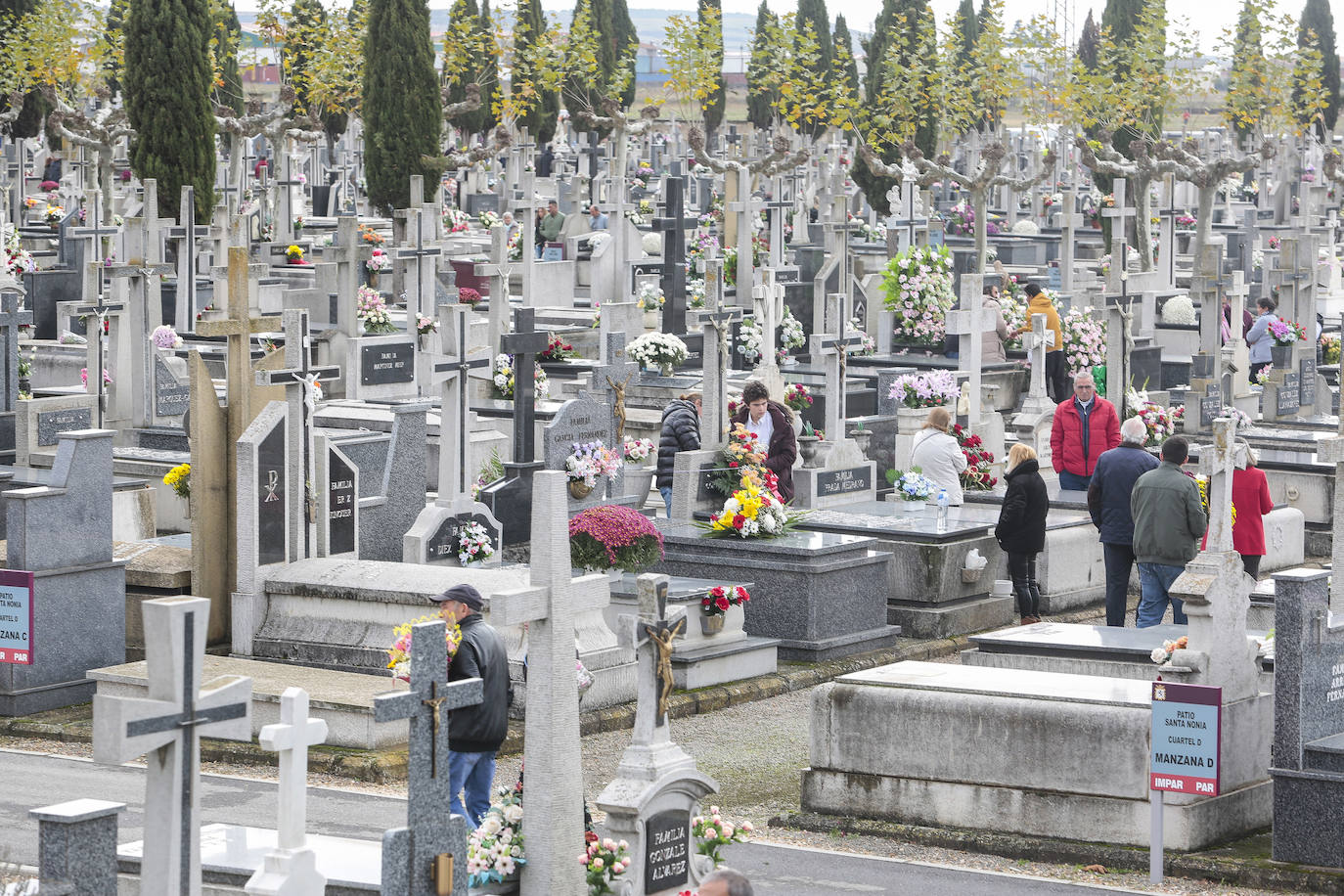 Fotos: Día para visitar el cementerio de León