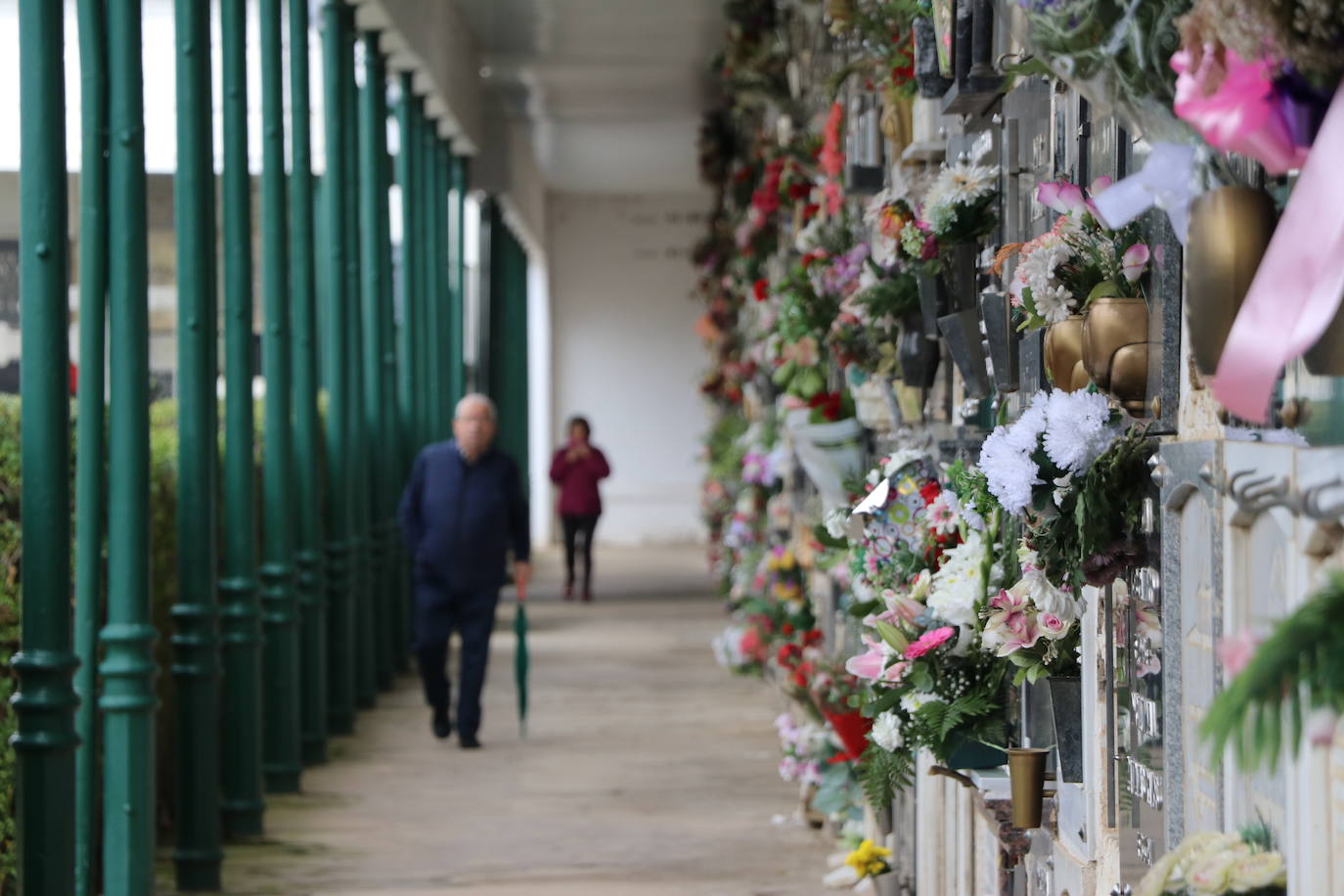 Miles de leoneses se desplazan hoy al cementerio de San Froilán para recordar a sus seres queridos ya difuntos