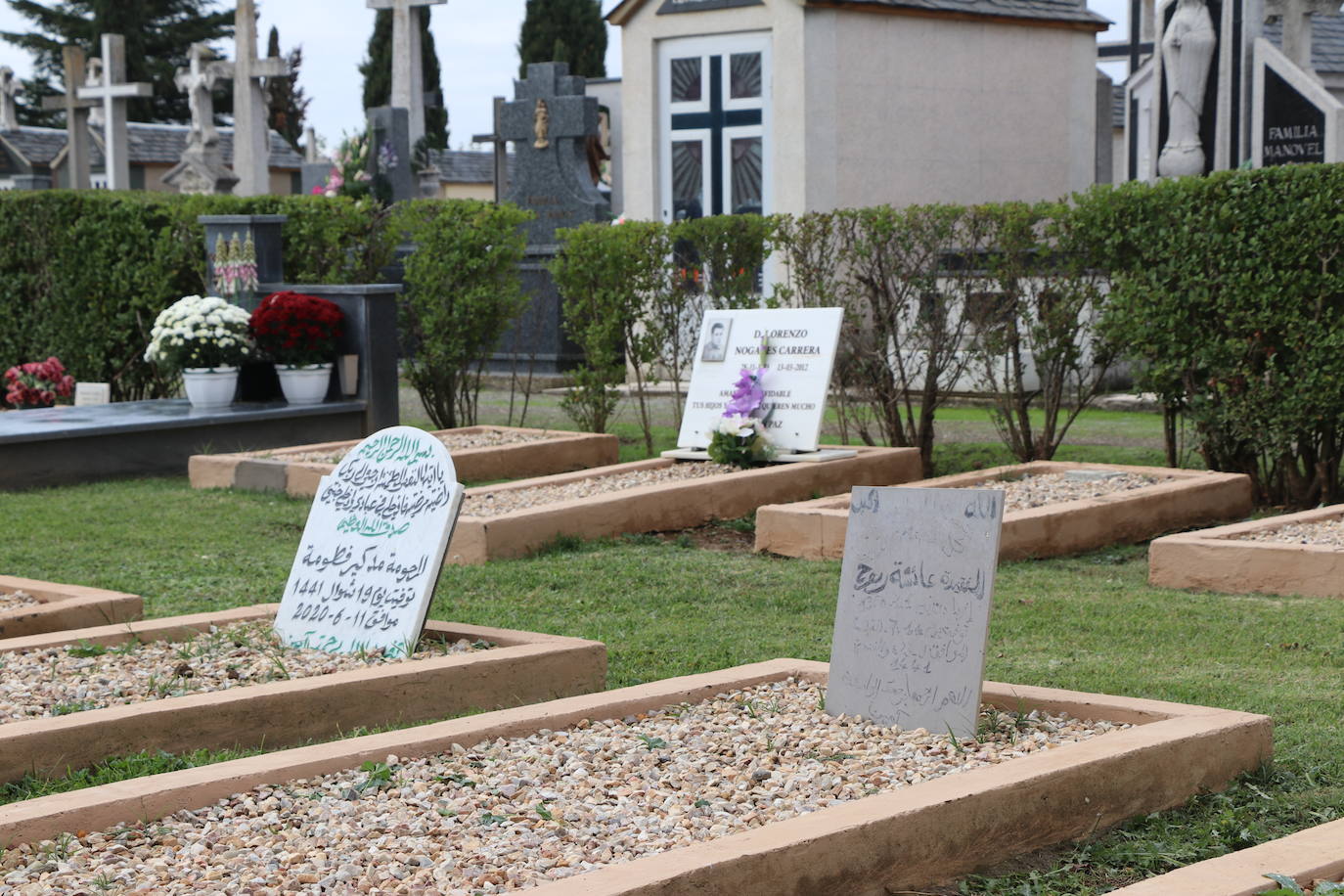 Miles de leoneses se desplazan hoy al cementerio de San Froilán para recordar a sus seres queridos ya difuntos