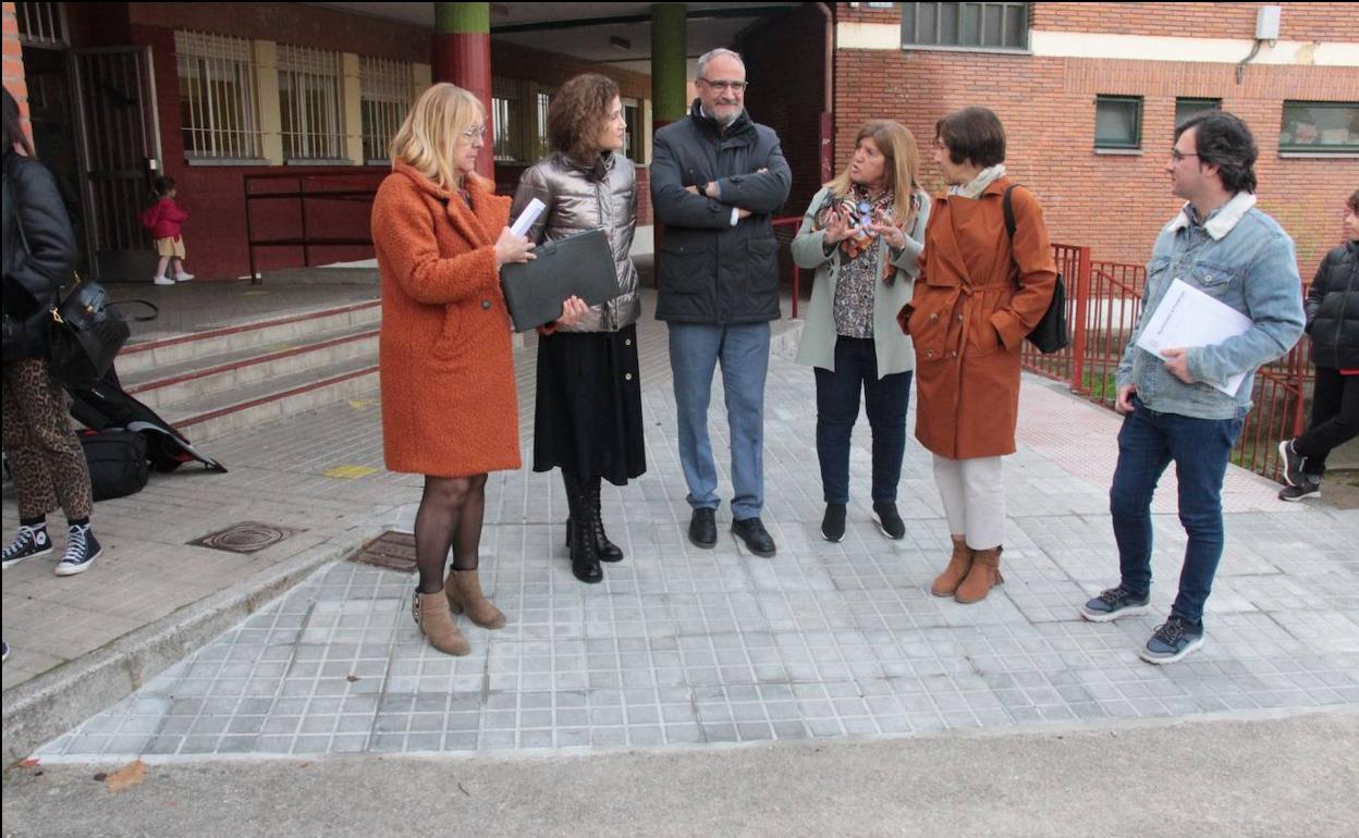 Presentación de las obras de accesibilidad en el colegio Campo de los Judíos de Ponferrada.