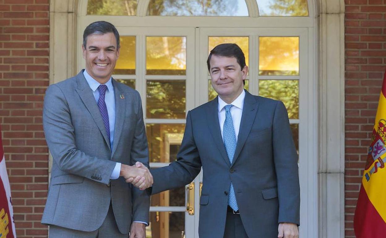 Visita de Fernández Mañueco a Pedro Sánchez en el que pidió el apoyo para que León fuera sede de la Agencia Espacial Española.