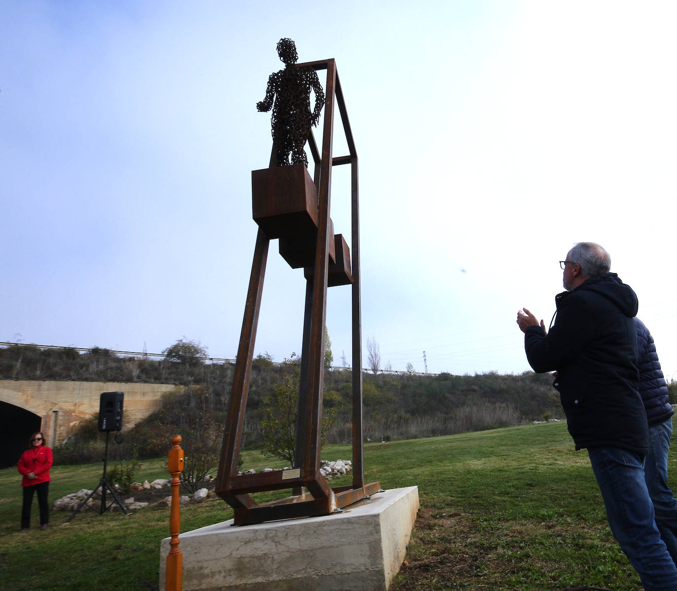 Inauguración de un monumento en homenaje a los republicanos fusilados enterrados en la zona de Montearenas en Ponferrada.