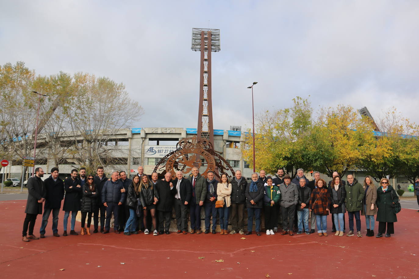 Acto de inauguración de la escultura en honor a la Cultural en la rotonda. 