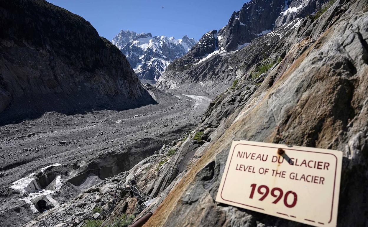 El deshielo avanza en el glaciar de «La Mer de Glace», cerca de Chamonix (Francia). 