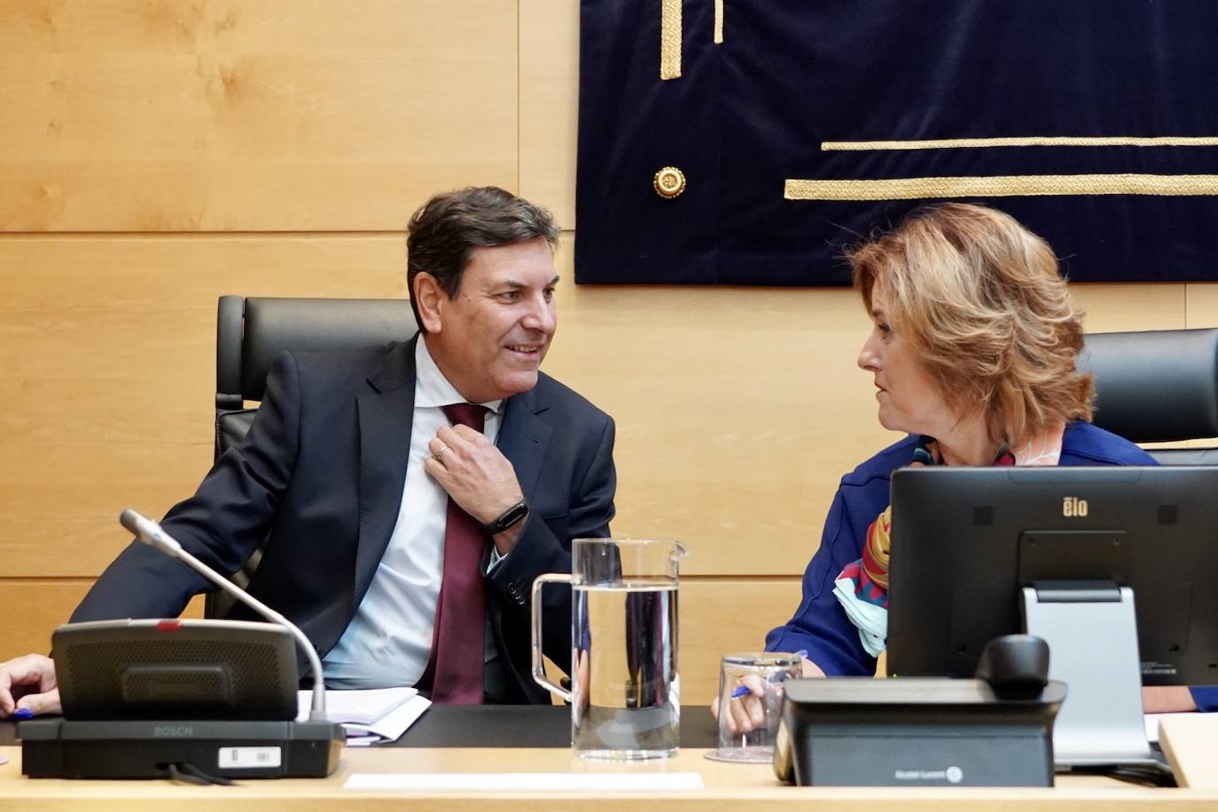 El consejero de Economía y Hacienda y portavoz de la Junta, Carlos Fernández Carriedo, comparece ante la Comisión de Economía y Hacienda de las Cortes de Castilla y León para explicar el proyecto de Ley de Presupuestos de la Comunidad para 2023 y el referente a su departamento.