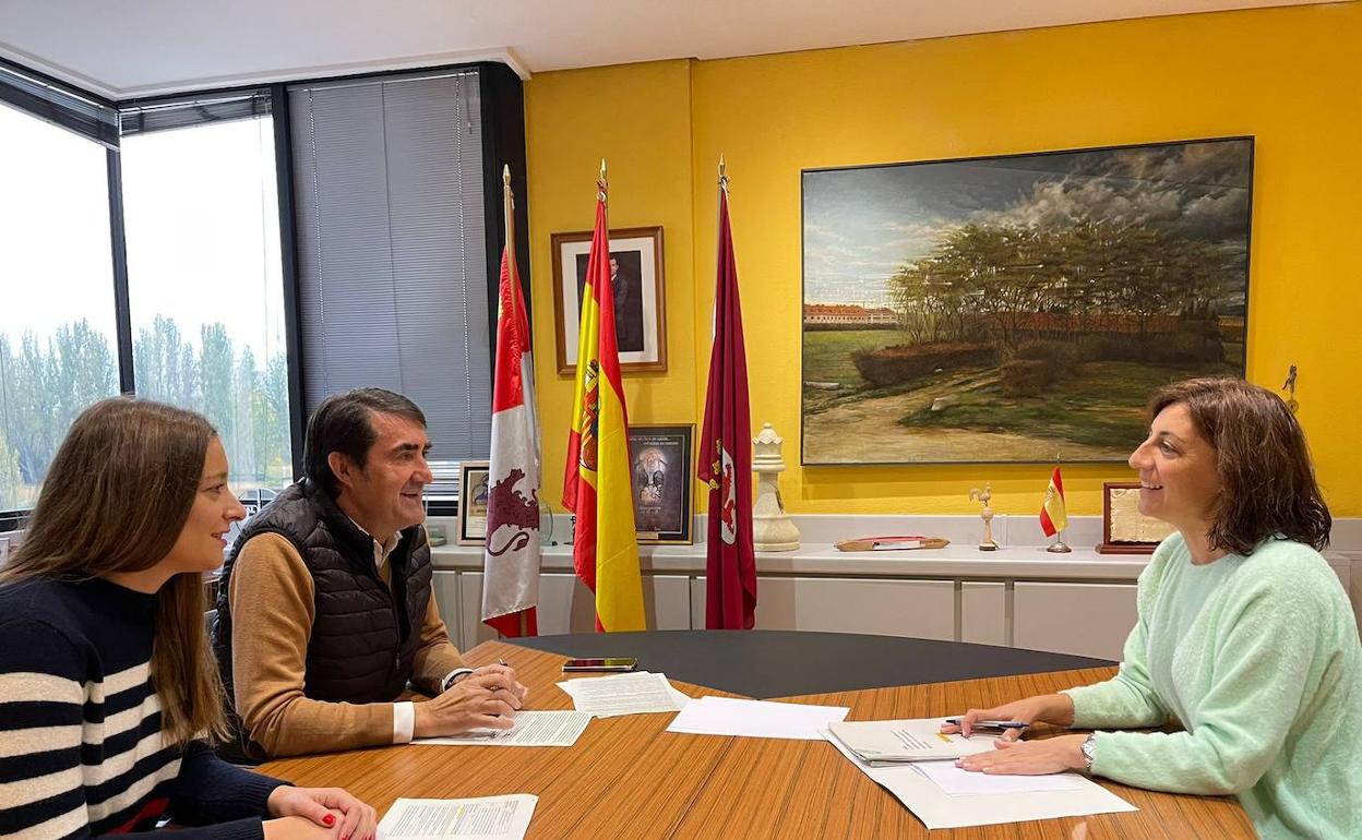 Reunión de los reprsentantes de Castilla y León y Galicia sorbe el lobo.