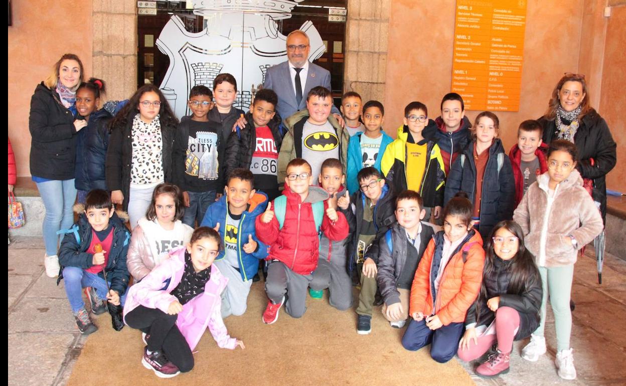 Los alumnos del colegio Peñalba de Ponferrada defienden en un pleno infantil la necesidad de más espacios verdes y de disfrute infantil
