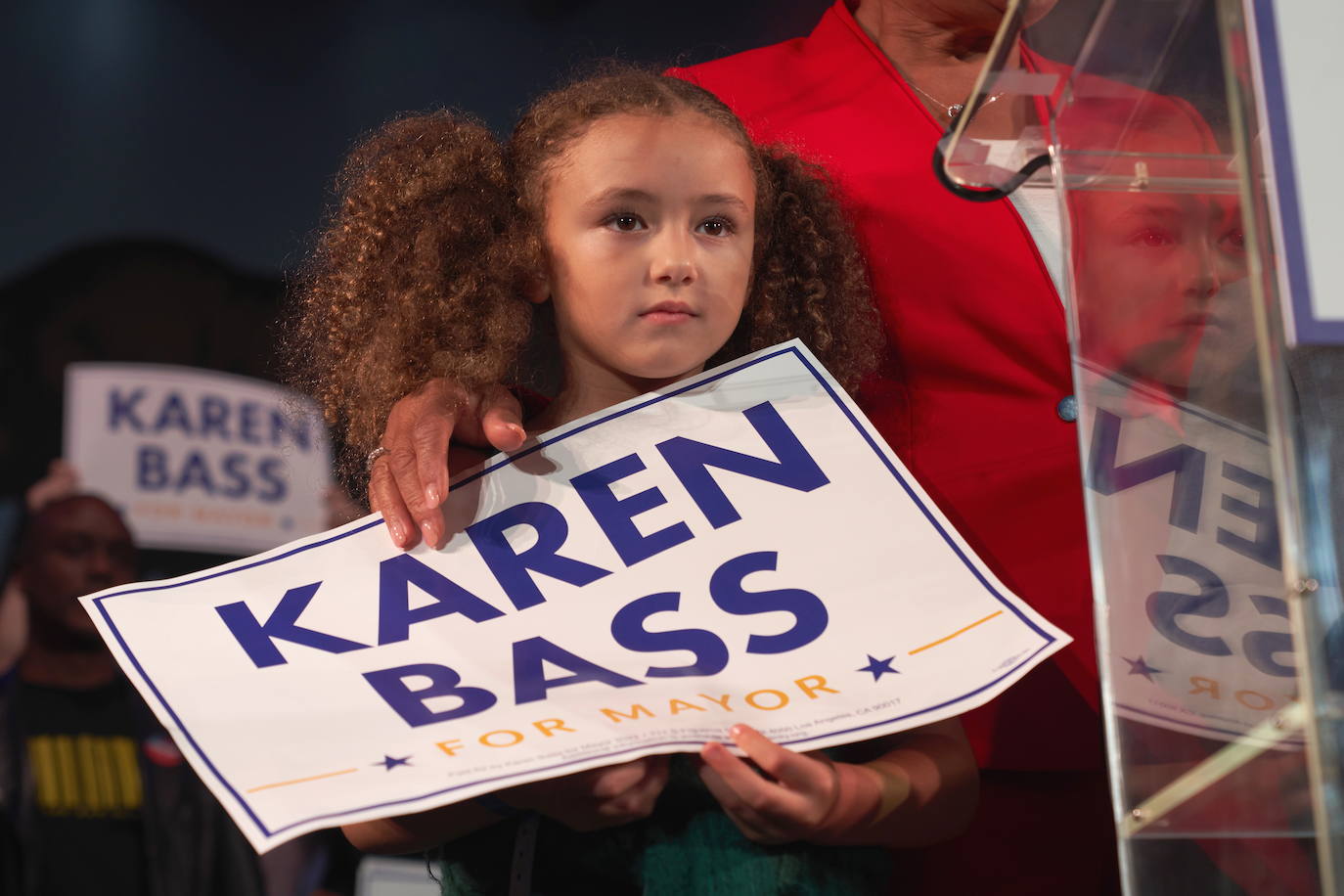 Noche electoral en el Hollywood Palladium de Los Angeles, sede de la repulicana Karen Bass.