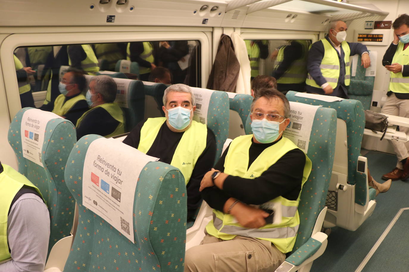 El primer tren con pasajeros ha cruzado este miércoles el corazón de la Variante de Pajares: «Es un día histórico». Ha sido un nutrido grupo de periodistas quienes han recorrido esta infraestructura logística de primer nivel, una de las más importantes a nivel europeo. 