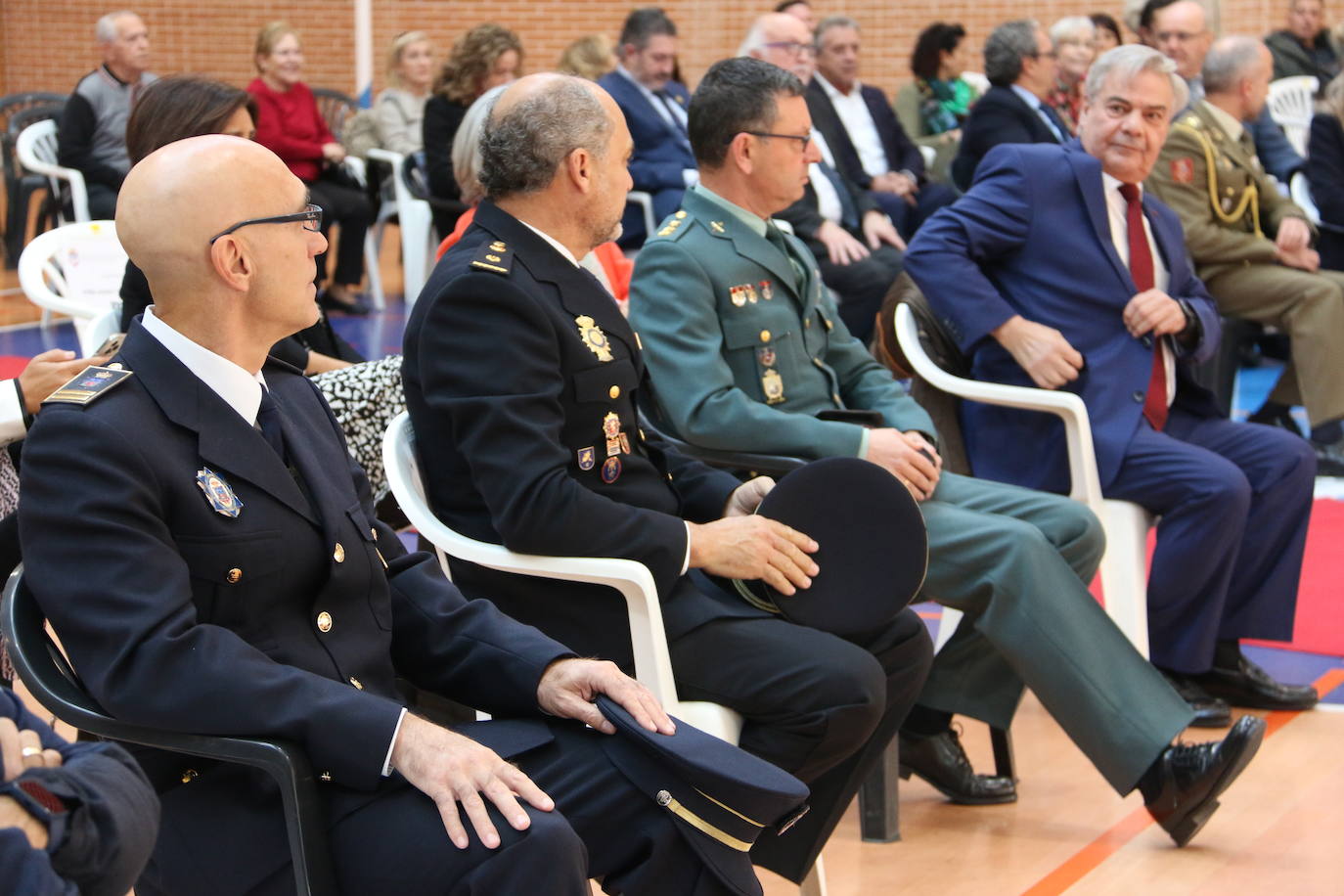 Entrega de reconocimientos a los agentes que participaron de forma activa en la lucha contra la pandemia en León.