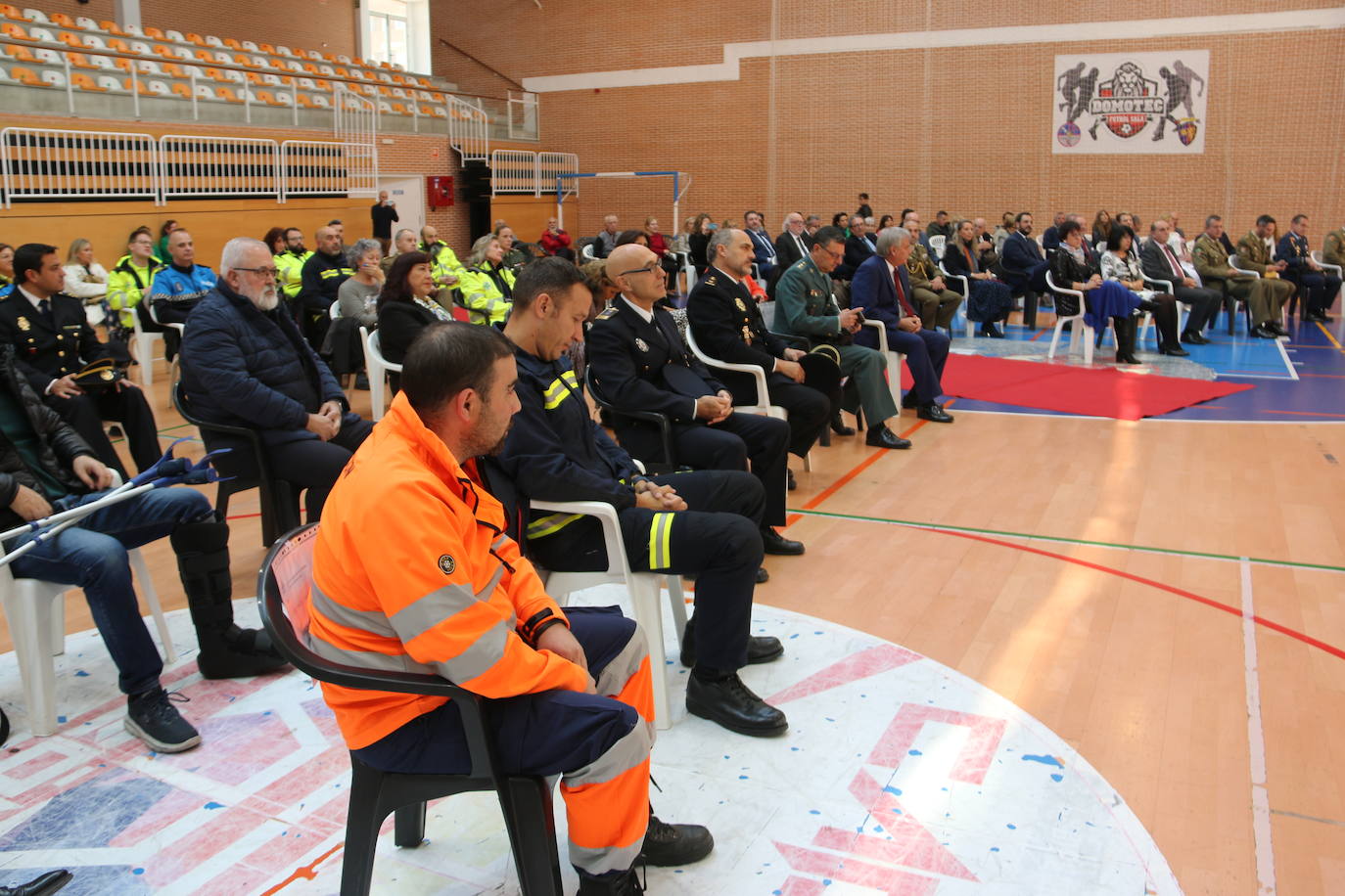 Entrega de reconocimientos a los agentes que participaron de forma activa en la lucha contra la pandemia en León.