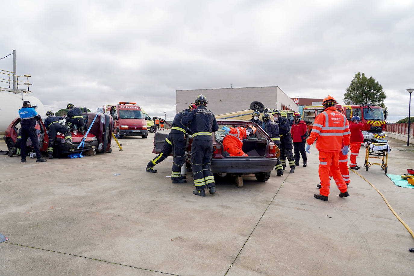 Simulacro en un curso sobre intervención en accidentes de tráfico, en Tordesillas (Valladolid).