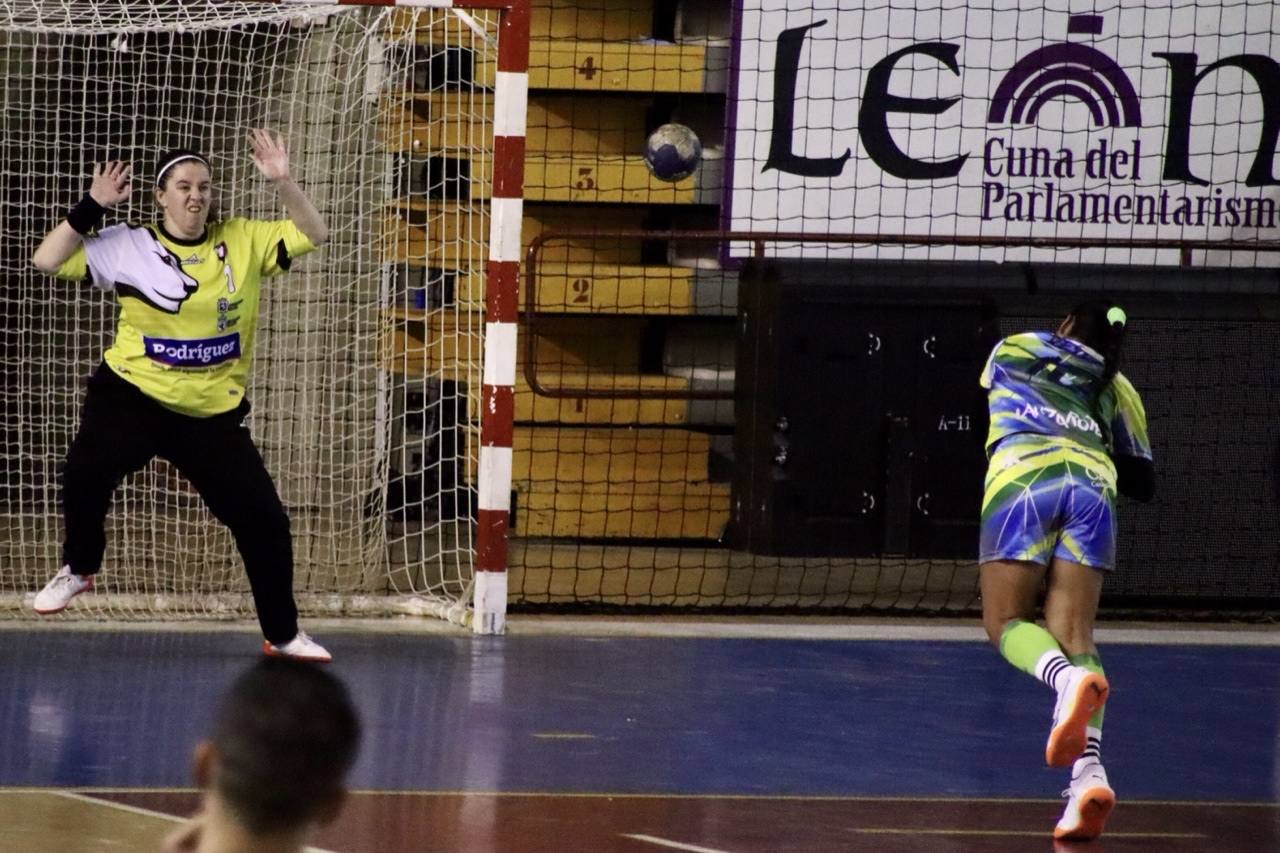 Partido correspondiente a la jornada 5 de la División de Honor Oro Femenina.