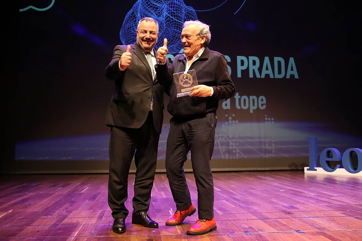 Eduardo Morán y José Luis Prada en los IX Premios Haz Huella Leonoticias