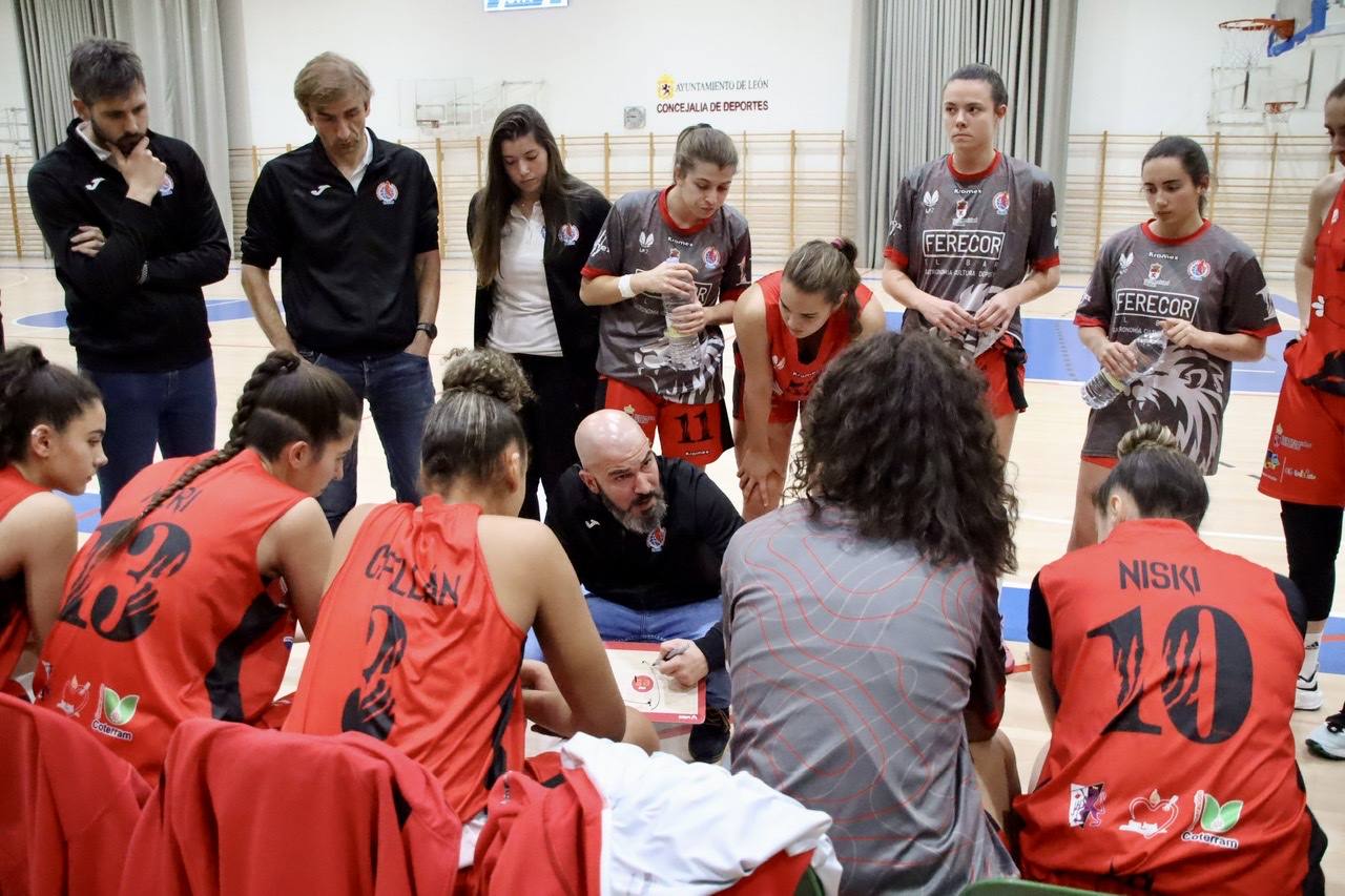 Derrota del BF León ante el Mariscos Antón Cortegada.