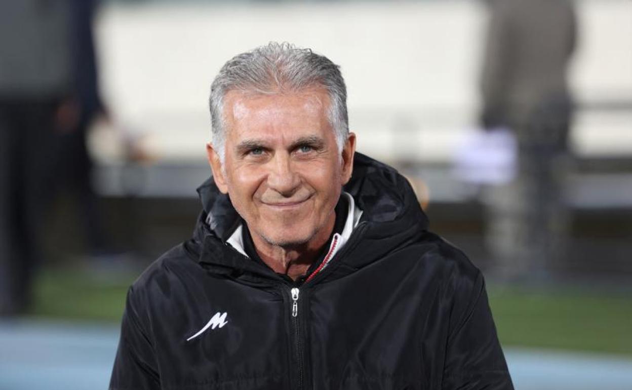 Caros Queiroz, durante un partido de la selección de Irán.