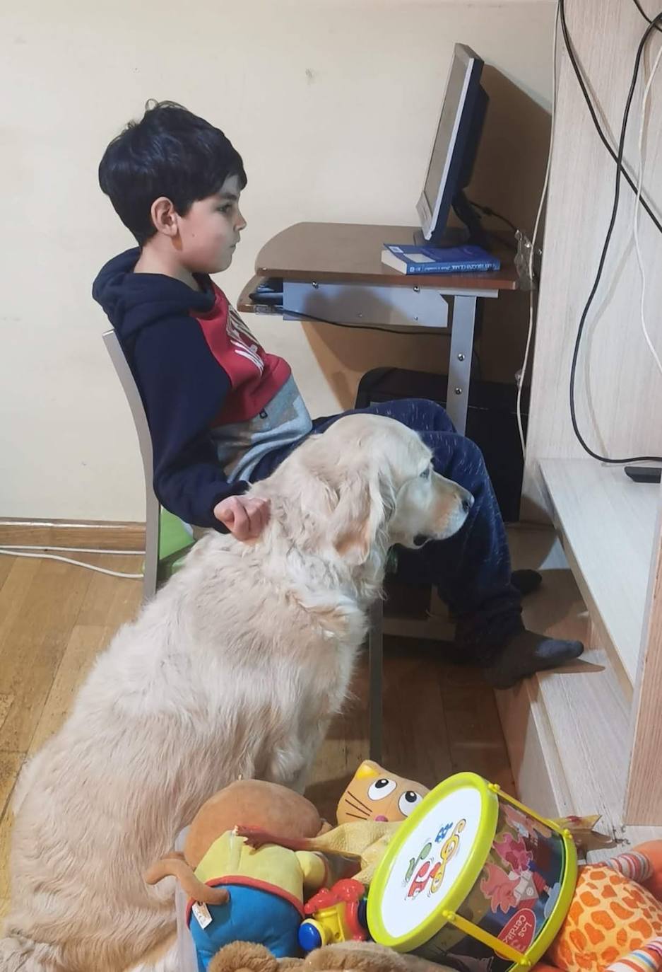 Adam, el niño leonés con autismo, que tiene que pasar por quirófano cada vez que necesita ir al dentista.