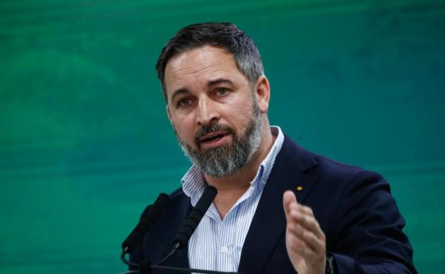 Abascal insta al PP a presentar una moción de censura