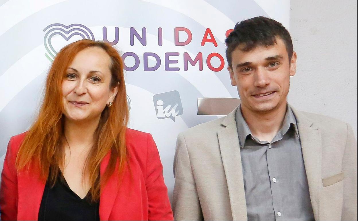 Carmen Franganillo, coordinadora local de IU, y Javier Arias, coordinador provincial de la formación.