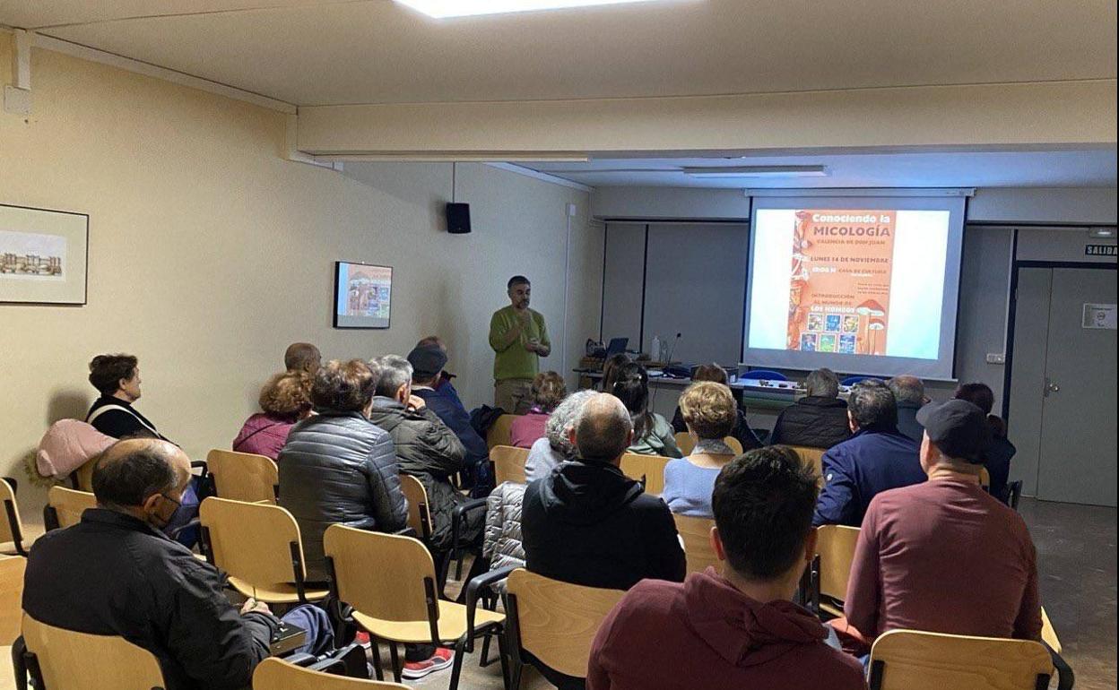 Buena acogida de las charlas micológicas en Valencia de Don Juan