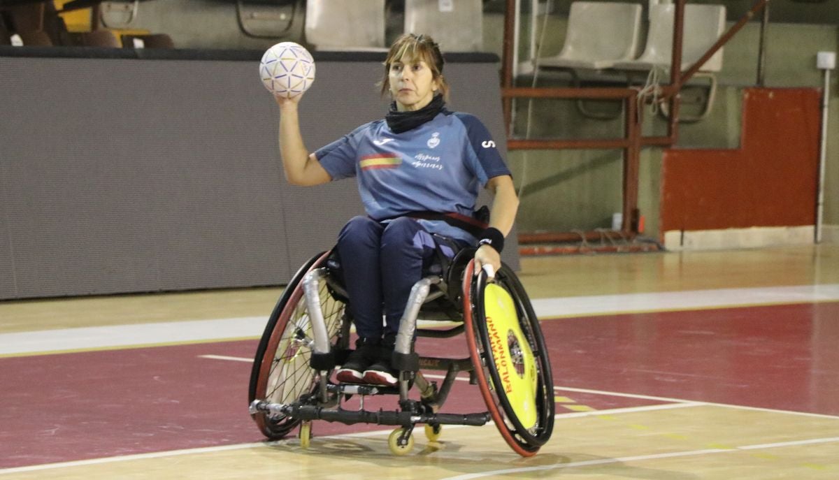 La selección nacional de balonmano en silla de ruedas finaliza su concentración en León antes de acudir al Mundial de Portugal que empieza el viernes