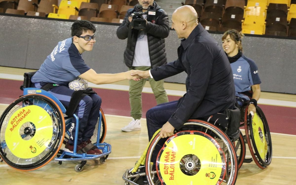 La selección nacional de balonmano en silla de ruedas finaliza su concentración en León antes de acudir al Mundial de Portugal que empieza el viernes