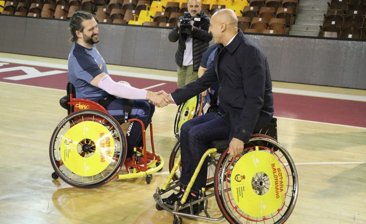 La selección nacional de balonmano en silla de ruedas finaliza su concentración en León antes de acudir al Mundial de Portugal que empieza el viernes