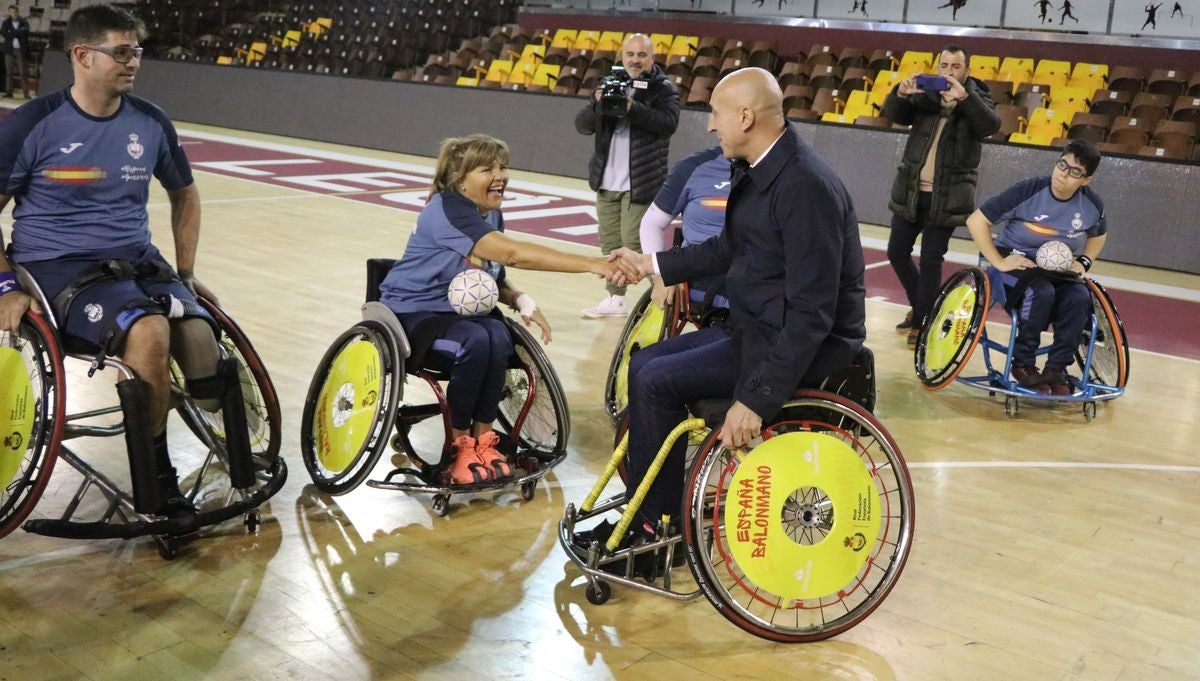 La selección nacional de balonmano en silla de ruedas finaliza su concentración en León antes de acudir al Mundial de Portugal que empieza el viernes